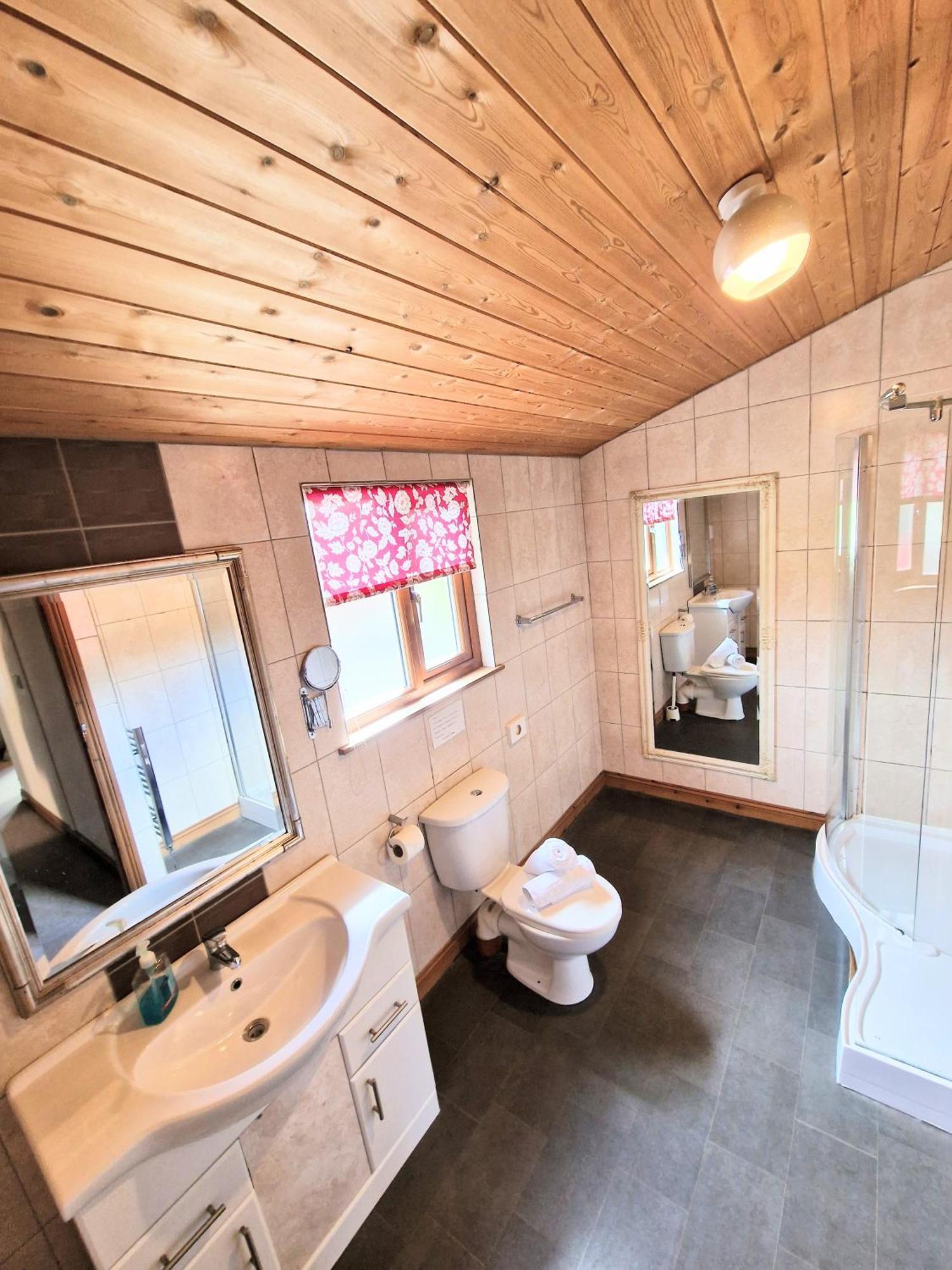 Lomond 2 With Private Hot Tub - Fife - Loch Leven - Lomond Hills Villa Kelty Eksteriør bilde
